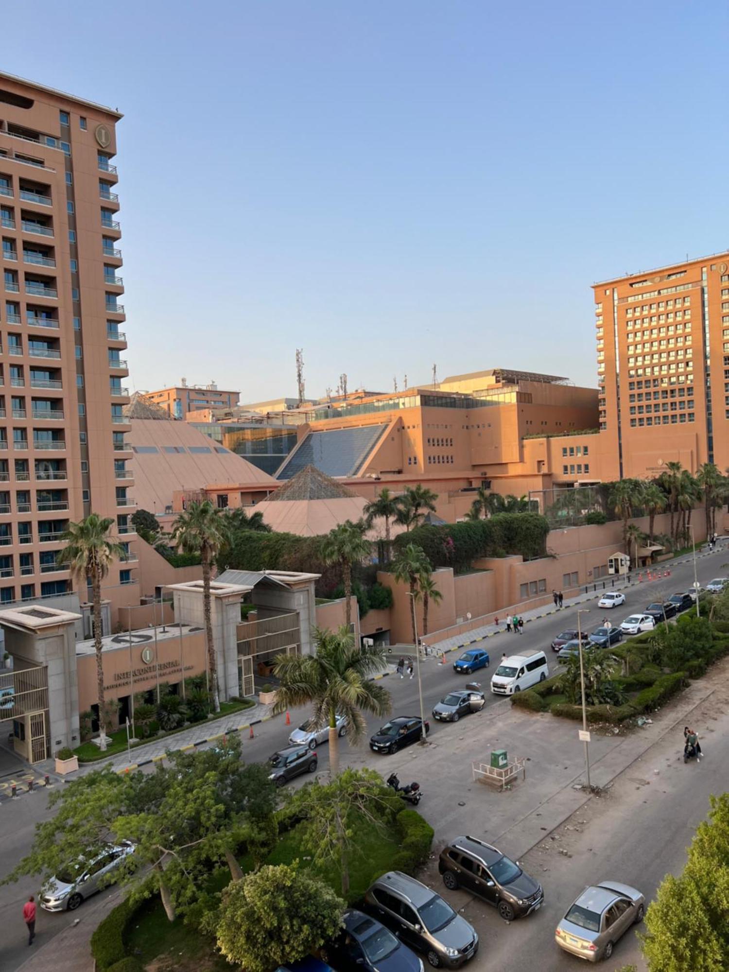 Luxurious Family Facing Stars Mall * Cairo