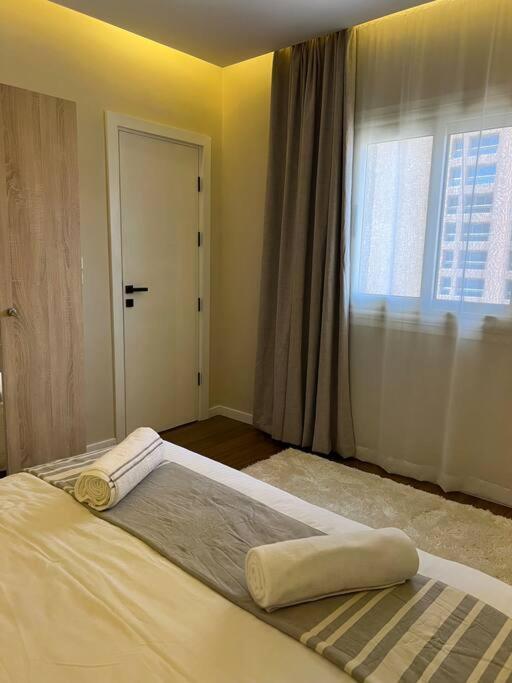 Apartment Luxurious Family Facing Stars Mall