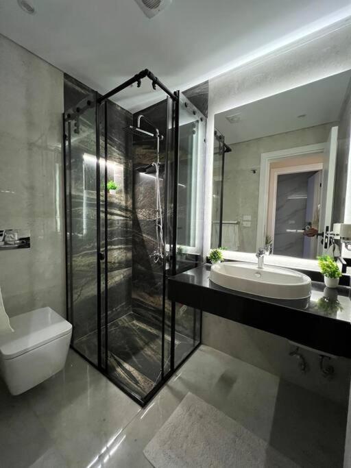 Luxurious Family Facing Stars Mall Apartment Cairo