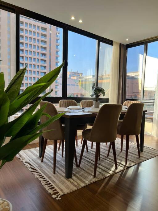Apartment Luxurious Family Facing Stars Mall