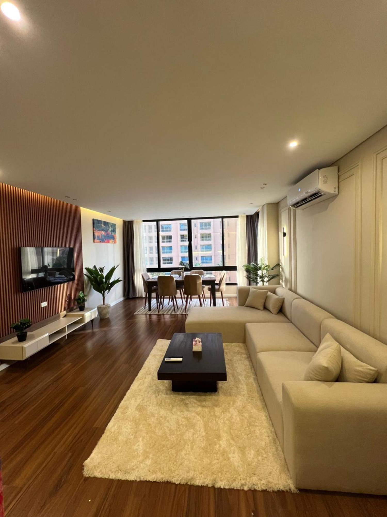 Apartment Luxurious Family Facing Stars Mall *